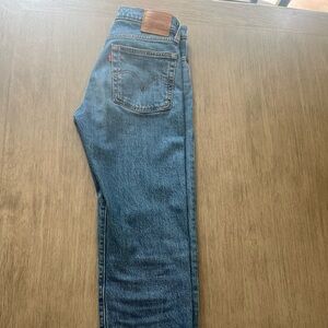 Wedgie Levi’s in size 25 straight leg in blue